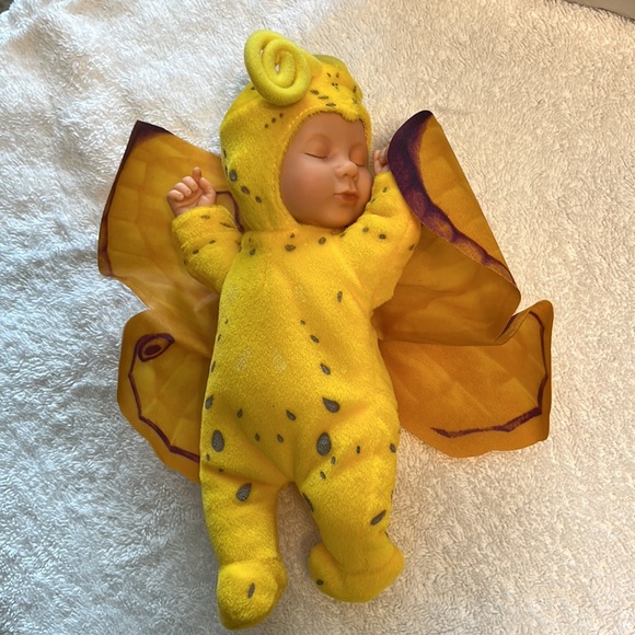 Anne Geddes Vintage from 2001, new in box, 9” yellow baby butterfly. - Picture 3 of 7